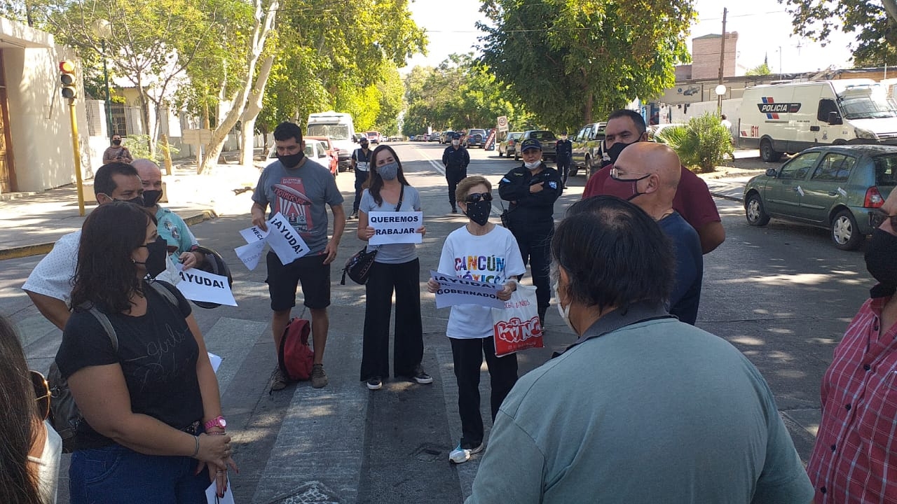 Kiosqueros Sanjuaninos se manifiestan en Casa de Gobierno