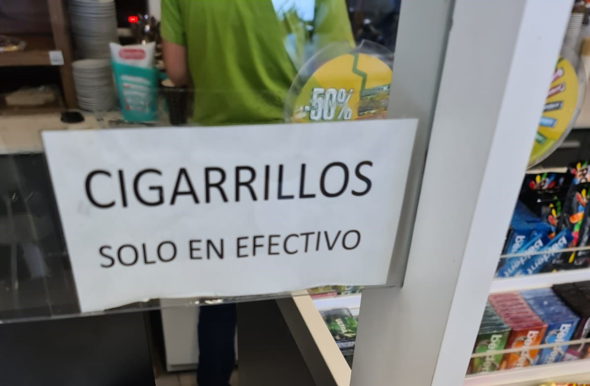 Por qué no se vende cigarrillos con tarjeta de débito o billeteras virtuales