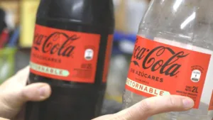 ¿Chau Coca-Cola de 2 litros? Comerciante asegura se discontinua el envase retornable en Argentina